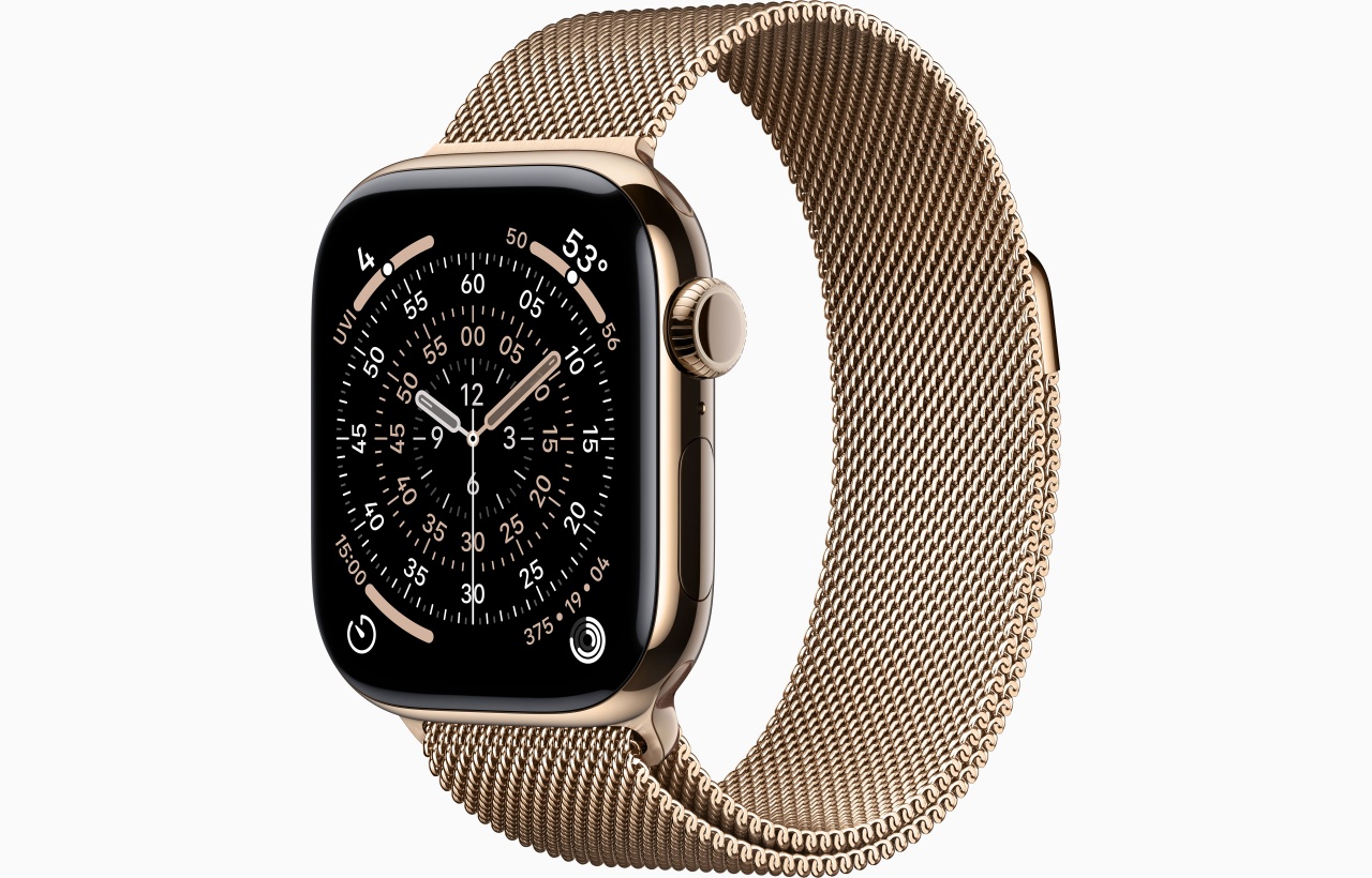Apple Watch Series 11 GPS + Cellular 42mm Gold Titanium Case with Gold Milanese Loop