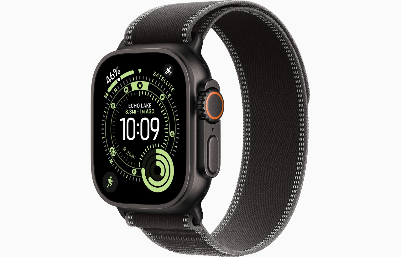 Apple Watch Ultra 3 GPS + Cellular 49mm Black Titanium Case with Black/Charcoal Trail Loop